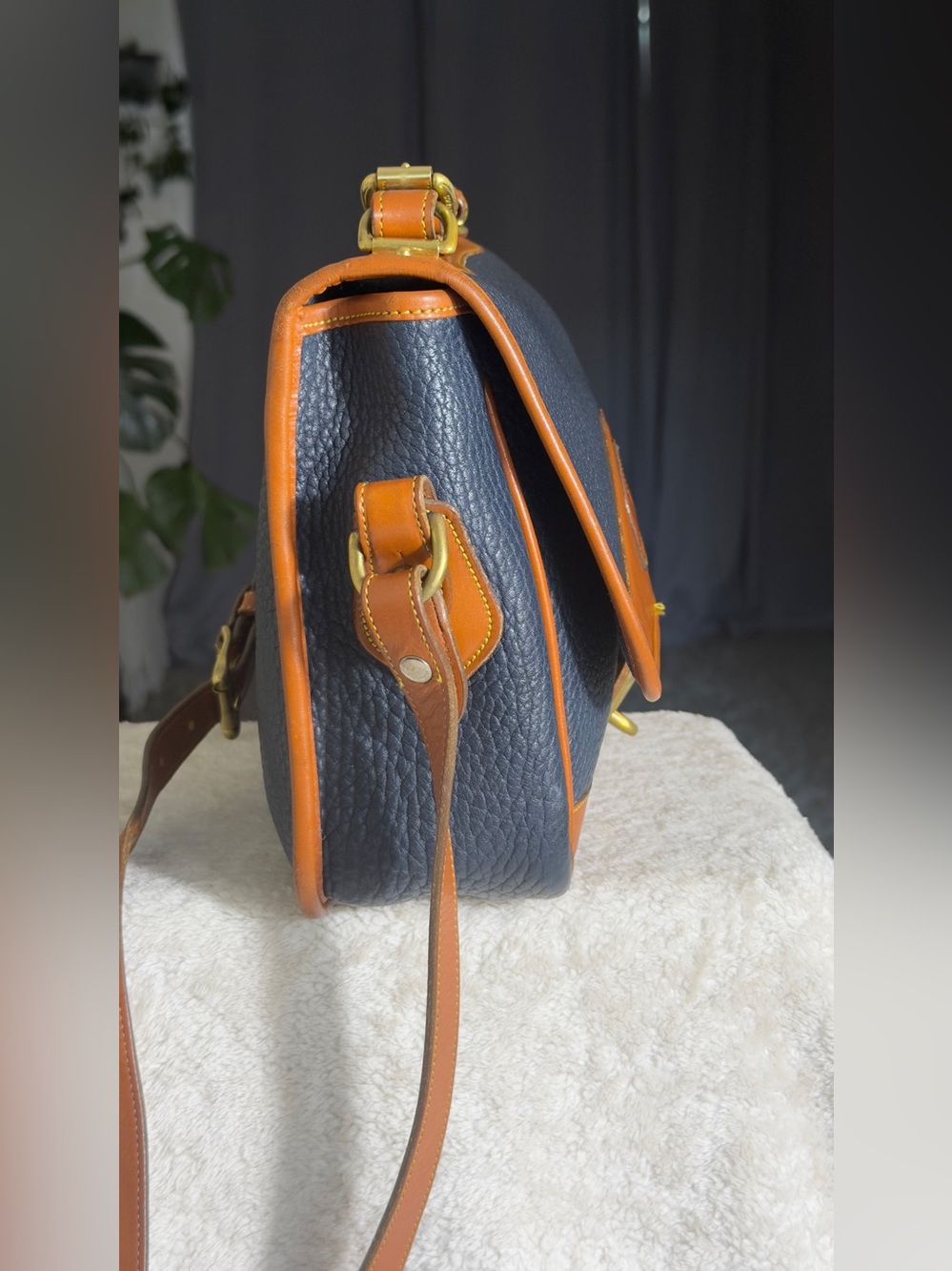 Vintage Dooney & Bourke AWL Cavalry Crossbody Shoulder Satchel Bag Navy Tan USA - Picture 6 of 16